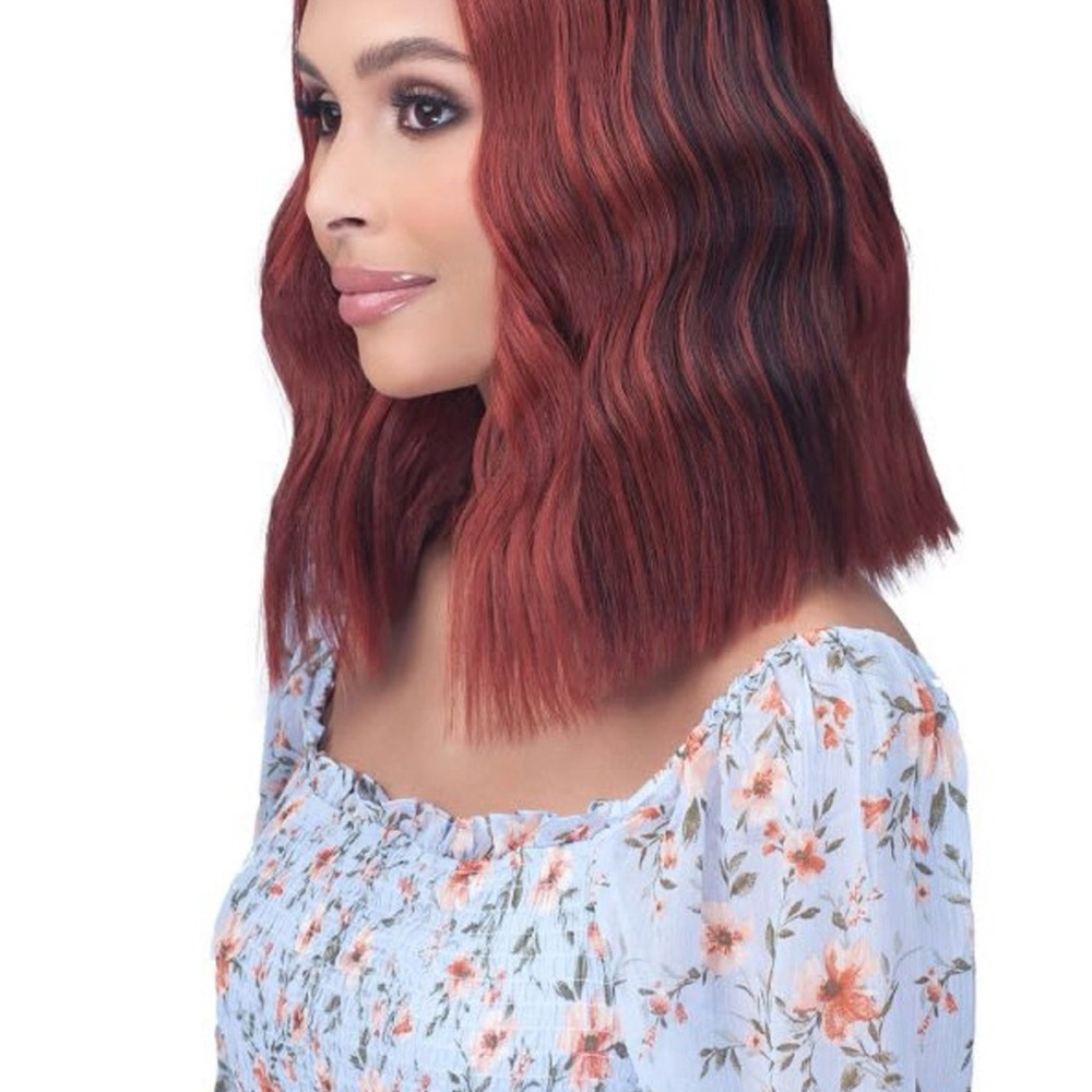 laude wavy curly wig 613/1B